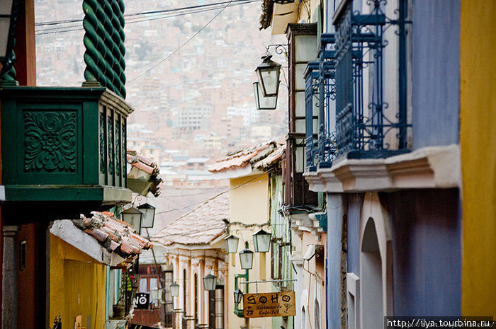 Одна из немногих улиц для туристов с налетом старины. Ла-Пас, Боливия