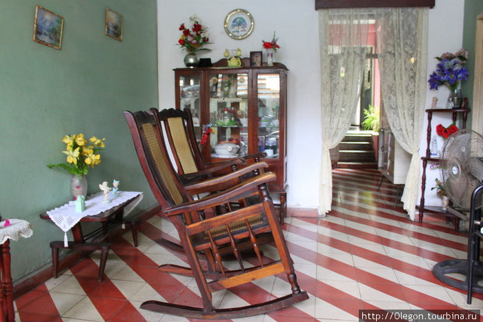 Кресла-качалки- любимая мебель кубинцев Куба