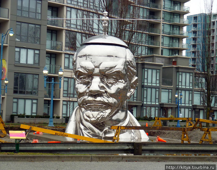 Статуя Ленина и Мао работы китайских скульпторов (в изгнании :-) Ричмонд, Канада