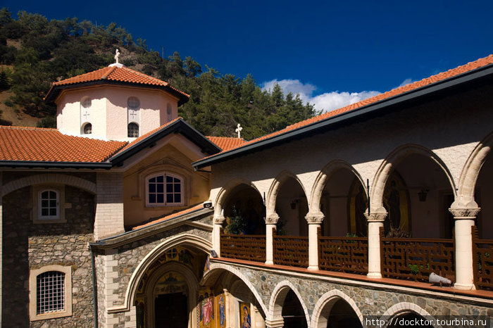 Монастырь Киккос Горы Троодос, Кипр