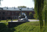 Скульптура \Жажда\ в Брестской крепости