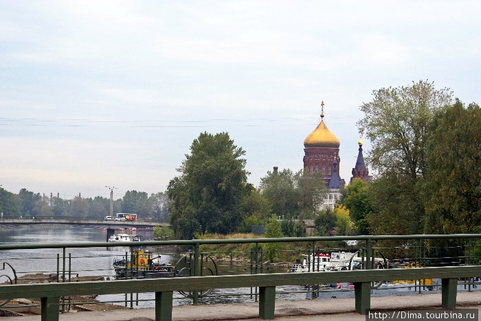 Храм на другом берегу Санкт-Петербург, Россия