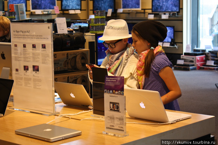 Дети в Apple Store :) Копенгаген, Дания