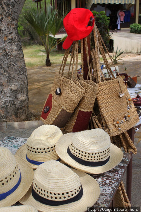Шляпу или  стильную сумку? Куба