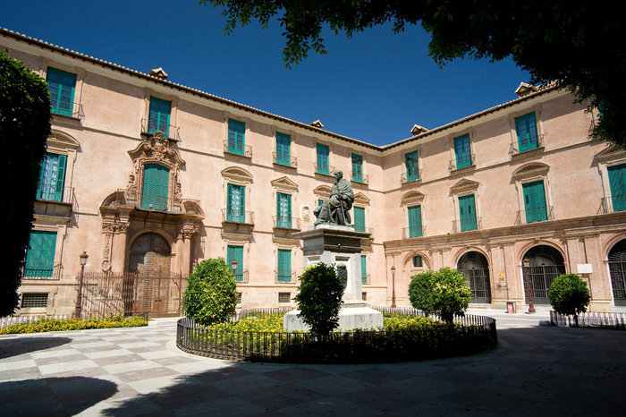 Дворец архиепископа.Внутренний дворик. Автономная область Мурсия, Испания