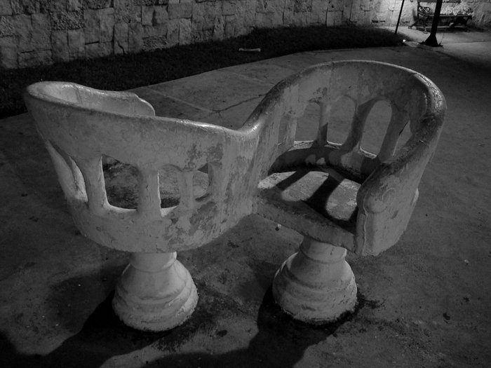 по городу очень много таких вот романтичных скамеек Мерида, Мексика