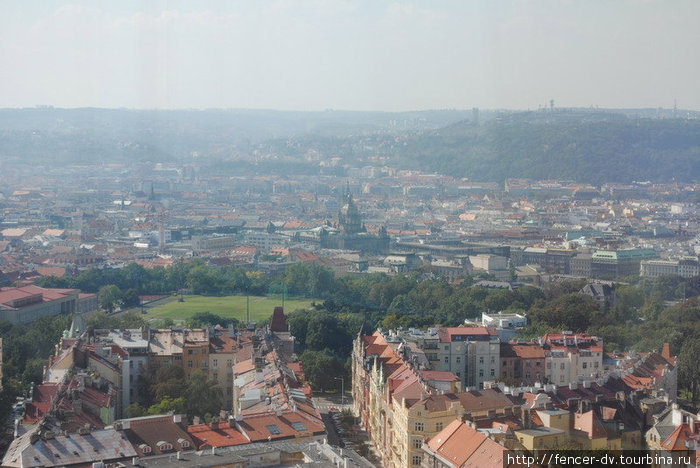 Если постараться, в центре можно увидеть здание Народного Музея Прага, Чехия