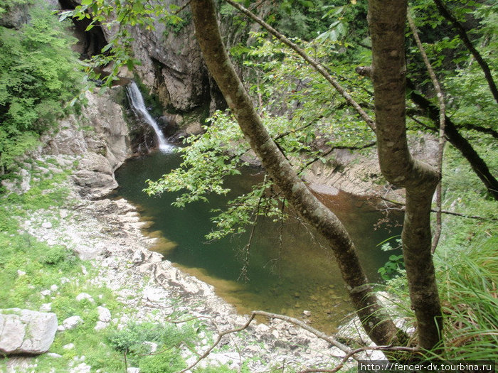 В окрестностях пещер несколько таких чудных горных озер и водопадов Шкоцянские пещеры, Словения
