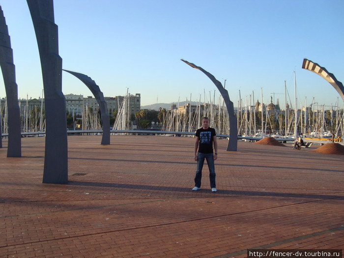Элементы абстрактной архитектуры вполне характерны для каталонской столицы) Барселона, Испания