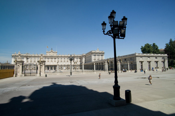 Восточная площадь (Plaza de Oriente).Здесь и находится Королевский Дворец Мадрид, Испания