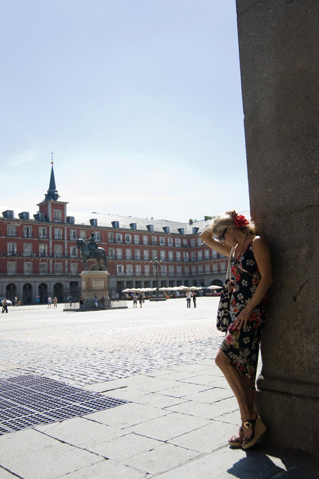 В центре площади Пласа Майор
памятник королю Филиппу III, первому  королю династии Габсбургов. До сих пор площадь является одним из самых оживлённых мест в городе. Мадрид, Испания