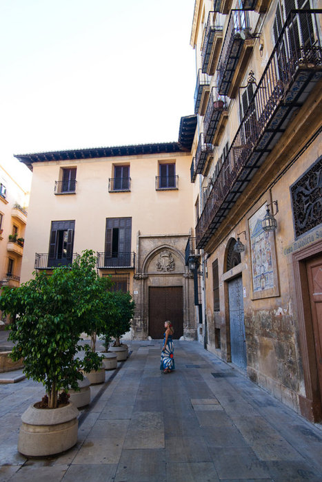 Таким аутентичным местом  мне показался этот дворик прямо в центре Старого города. Валенсия, Испания