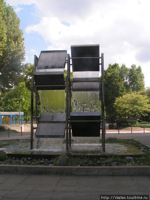 Памятник в парке Штутгарт, Германия