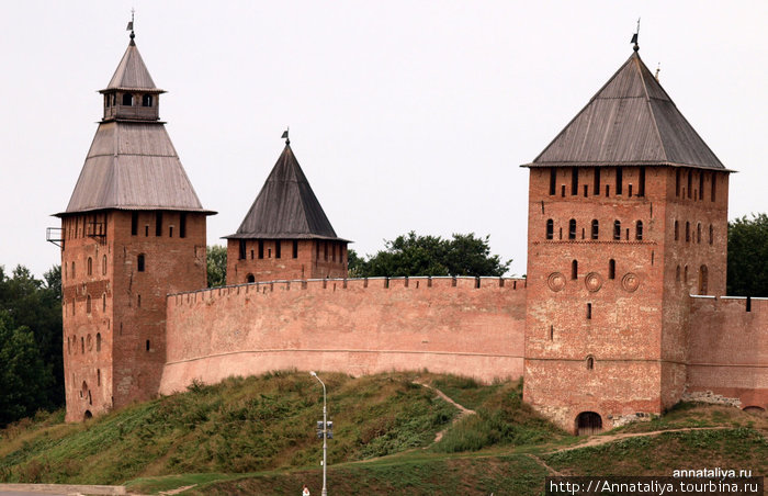 Кремлевская стена и башни Великий Новгород, Россия