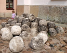 Каменные ядра у Софийского собора