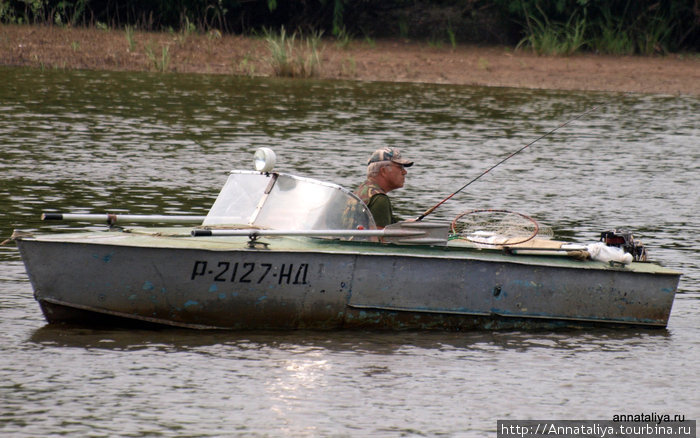 Рыбак на Волхове Великий Новгород, Россия