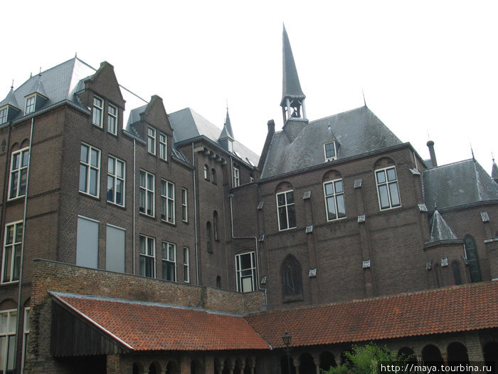Утрехт Великолепный первым делом предъявил нам монастырь св. Марии 11-го века. Утрехт, Нидерланды