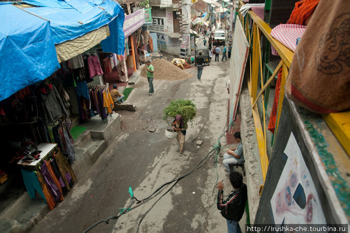Центральная и единственная улица Вашишта Вашишт, Индия