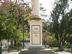 памятник на Plaza de Armas