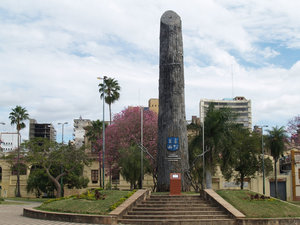 монумент Асунсьону — одному из станейших тгородов континента, всыгравшему важную роль в его истории. Plaza de Armas