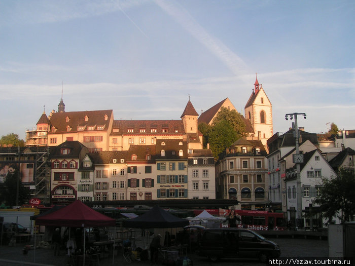 Утро красит нежным светом Базель, Швейцария
