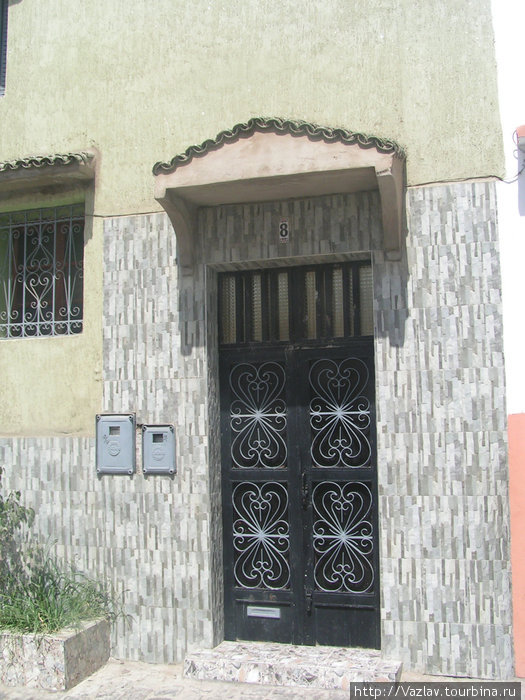 Новая дверь сделана по древним рецептам Касабланка, Марокко