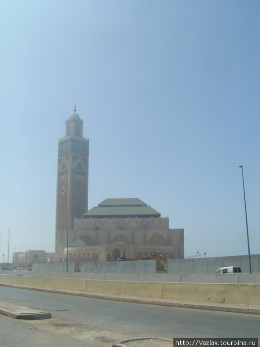 Вид на мечеть с набережной Касабланка, Марокко