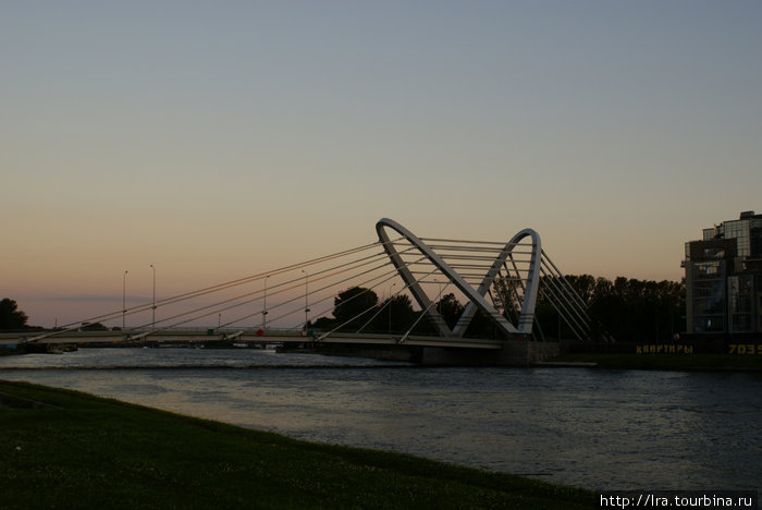 Лазаревский мост на Крестовский остров Санкт-Петербург, Россия