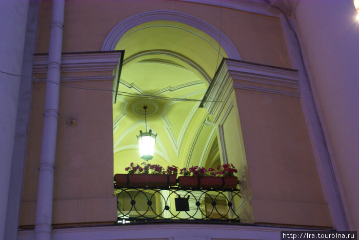 Свет в арке Гостиного Двора Санкт-Петербург, Россия