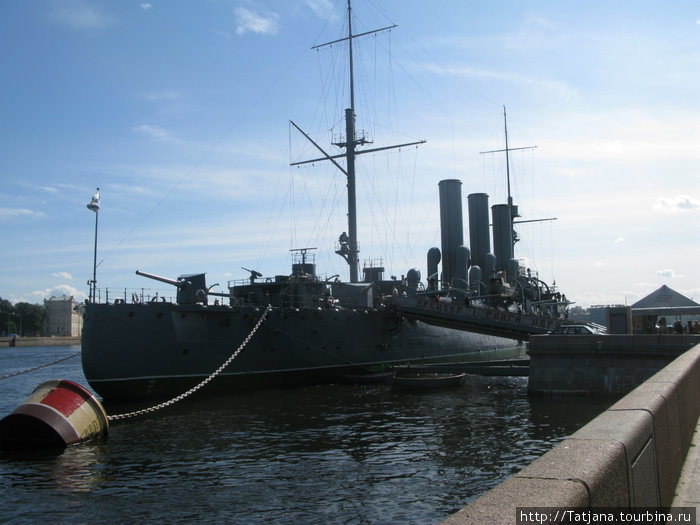 вид с набережной на крейсер-вход бесплатный Санкт-Петербург, Россия