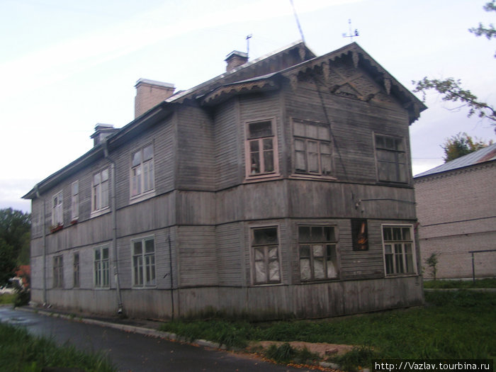 Таких зданий в городе очень много Ломоносов, Россия