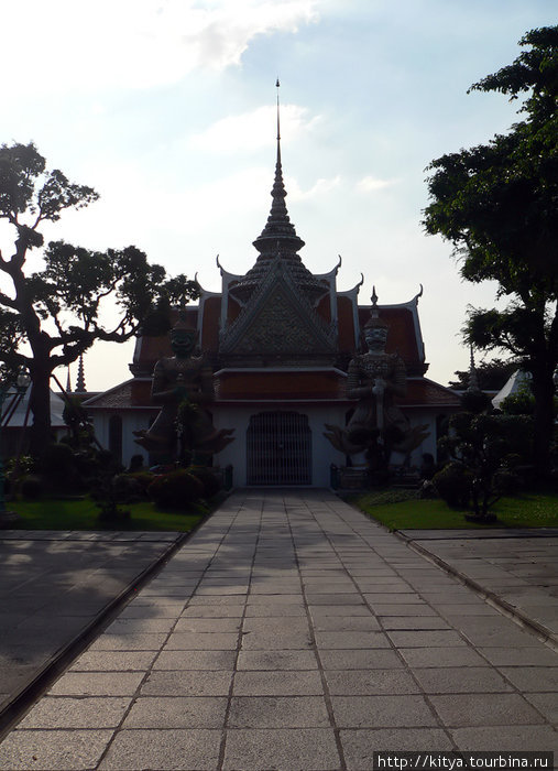 В храме Ват Арун Бангкок, Таиланд
