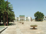 Площадь возле дворца