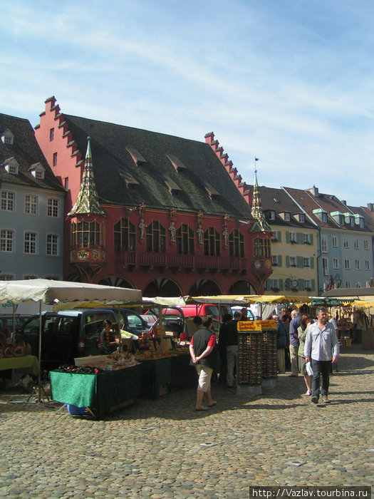 Рынок на главной площади Фрайбург-им-Брайсгау, Германия