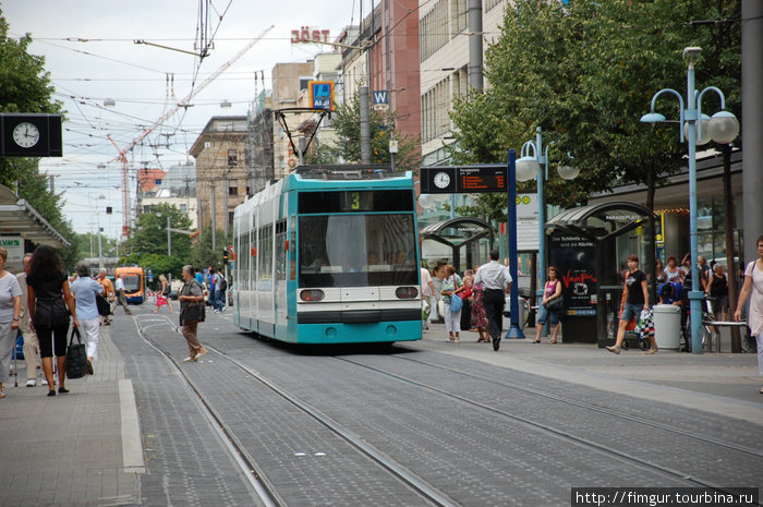Трамвай в городе. Мангейм, Германия