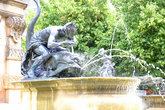 Скульптурная деталь фонтана