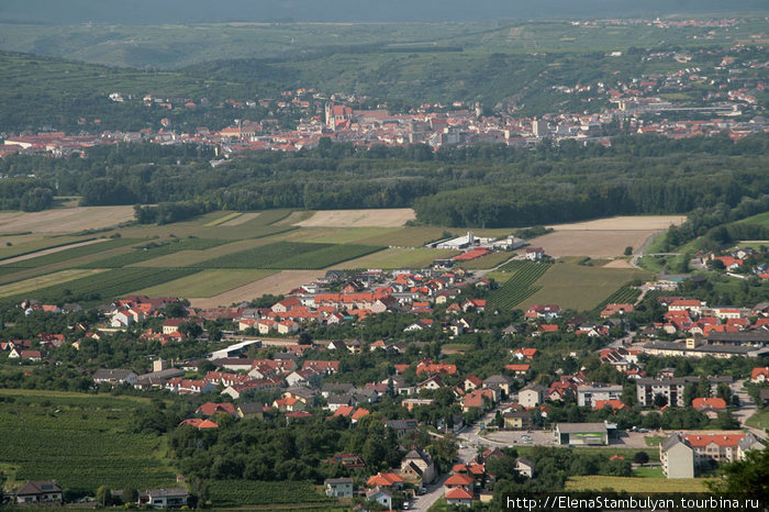 Вид на деревушку Гёттвайг Земля Нижняя Австрия, Австрия