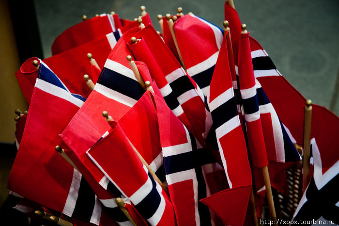 Норвежские флаги в сувенирном магазине Норвегия