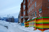 В посёлке Шерегеш сдаётся очень много квартир в горнолыжный сезон, а в некоторых домах обустроены такие вот небольшие гостиницы