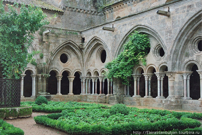 Фонтфруад, аббатство Лангедок-Руссильон, Франция
