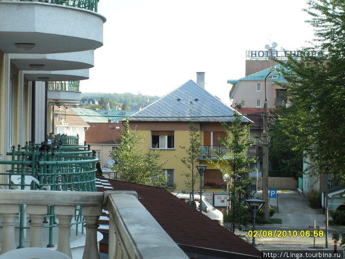 Вид с террасы на перекресток улицы королевы Эржбеты и Сечени. Хевиз, Венгрия