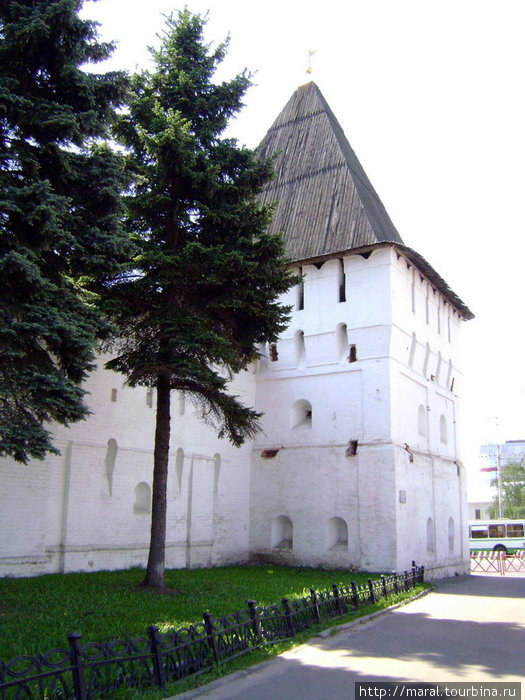 Спасский монастырь хранил свой город, став крепостью у Волжских берегов Ярославль, Россия