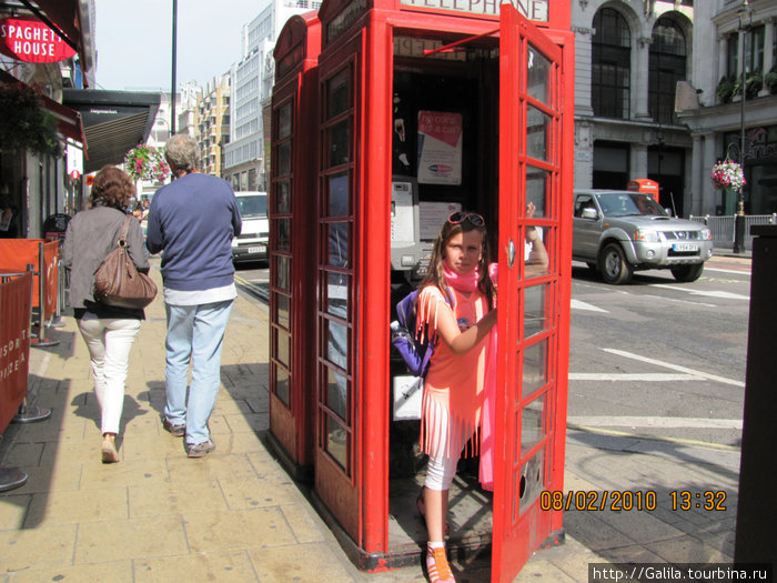 Диана,позвонила маме в Израйль из знаменитой красной будки. Лондон, Великобритания