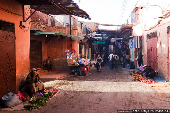 Основную опасность на марокканских рынках представляют мотоциклисты, они носятся на большой скорости, иногда сбивают зазевавшихся покупателей. Марокко
