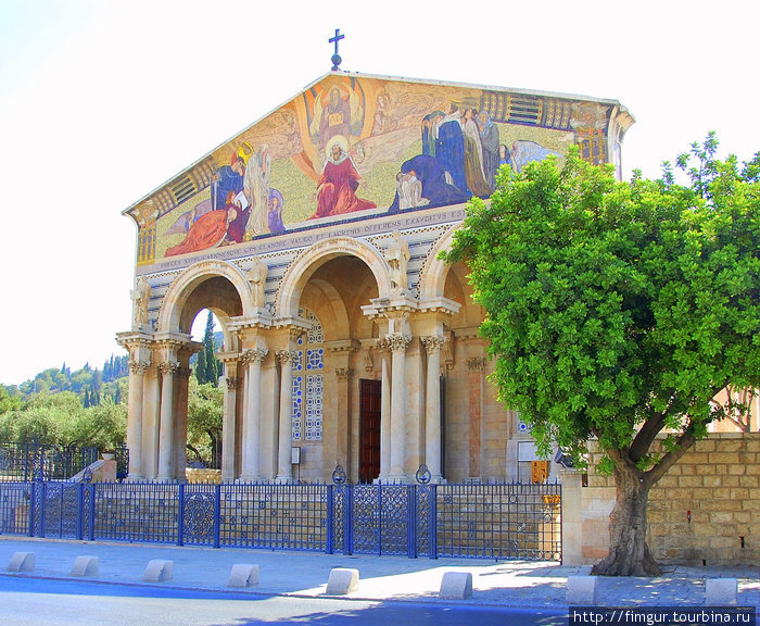 Церковь Агонии или Наций была посттроенна на пожертвования со всего мира в 1924г. Иерусалим, Израиль