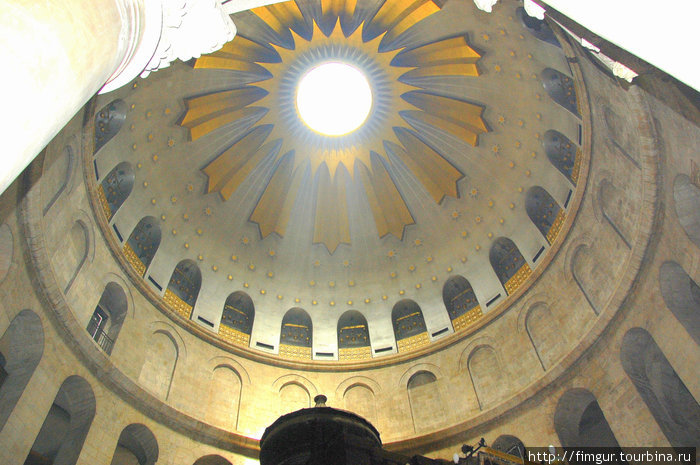 Ротонда над Гробницей Христа после реставрации в январе 1997г. была открыта для обозрения. Иерусалим, Израиль