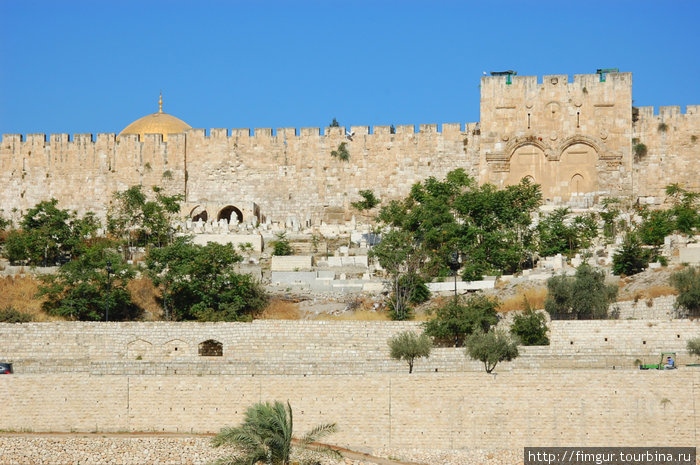 Стена Иерусалима и Золотые Ворота.