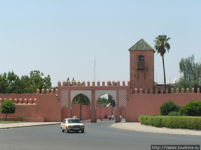 Придворные ворота Марракеш, Марокко