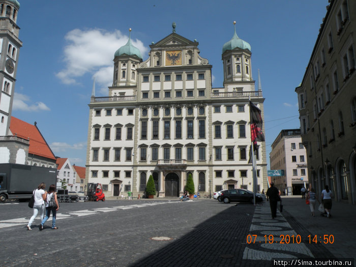 Приехали в Аугсбург. Аугсбург считается наиболее древним городом Германии после Трира. Он третий по величине в Баварии после Мюнхена и Нюрнберга. Земля Бавария, Германия