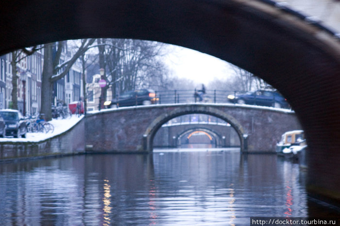 Вечер. Прогулка по каналам Амстердам, Нидерланды